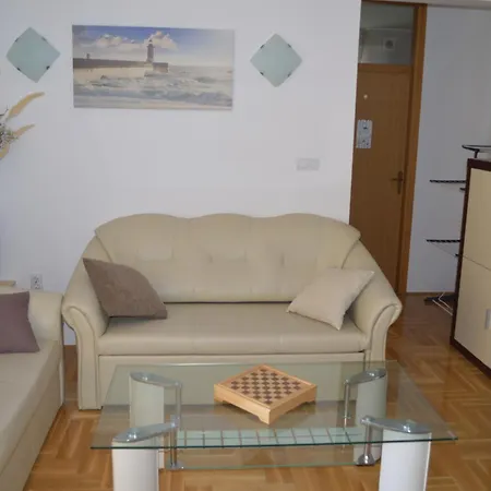 Quattro Διαμέρισμα *