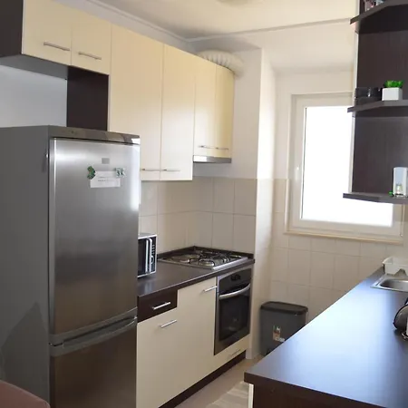 Quattro Διαμέρισμα *